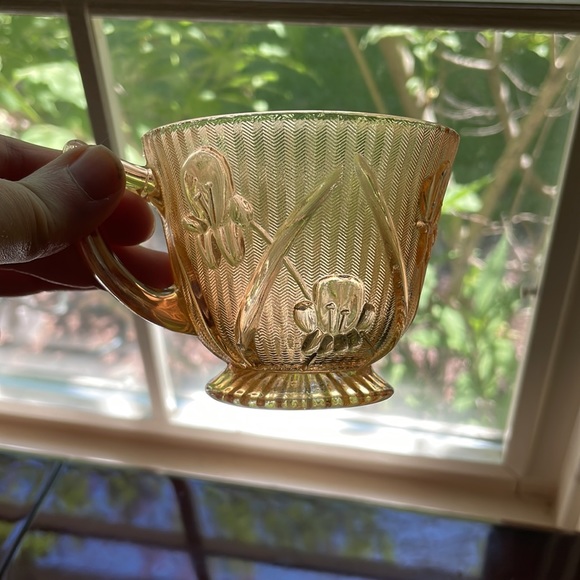 Jeannette Marigold luster carnival glass eggnog bowl, 5 cups and saucers - Picture 10 of 16